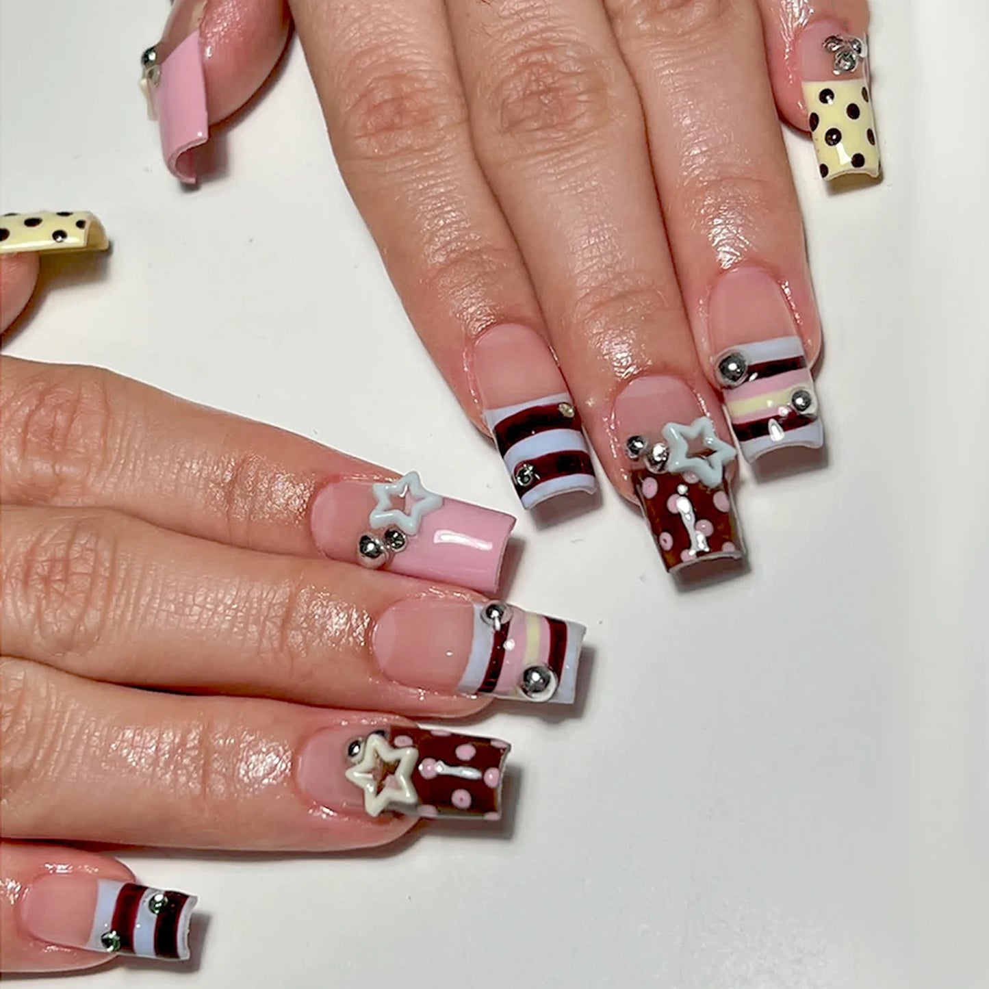24pcs Y2K Sweet Stars Press On Nails Blue Brown Stripes French Style False Nails Wave Point Designs Autumn Vintage Fake Nail