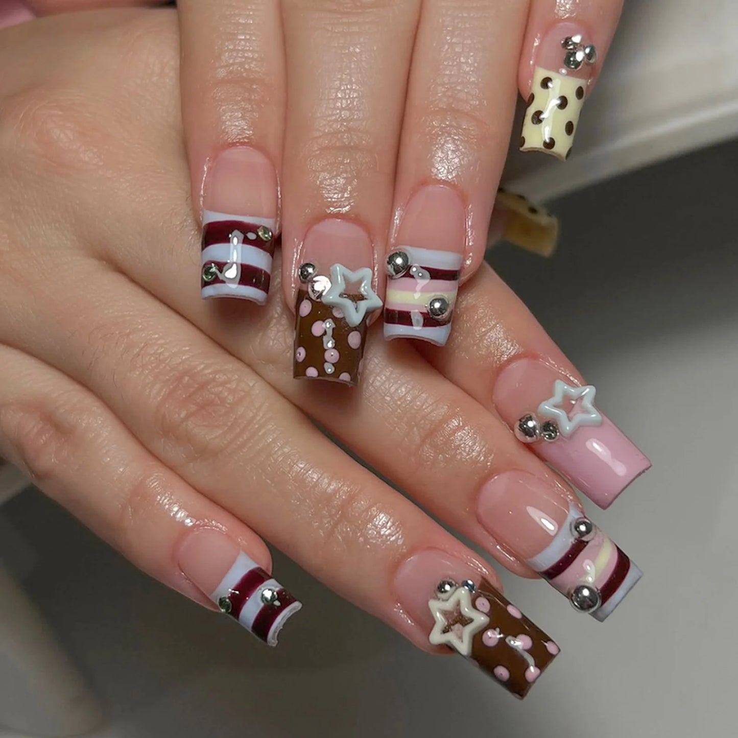 24pcs Y2K Sweet Stars Press On Nails Blue Brown Stripes French Style False Nails Wave Point Designs Autumn Vintage Fake Nail