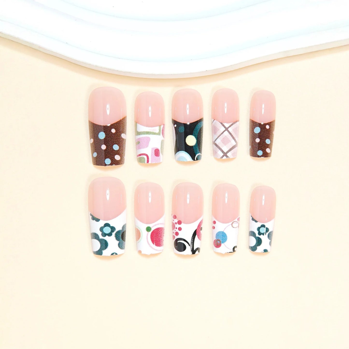 24pcs Sweet Cool French Style False Nails Wave Point Flower Designs Spicy Girl Press On Nails Medium Coffin European Fake Nail