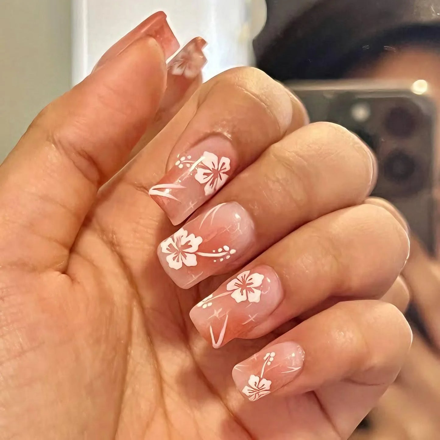 24Pcs Fairy White Flower Fake Nails Pink French Tip Press on Nails Short Square Wearable False Nail for Women Girls DIY Manicure
