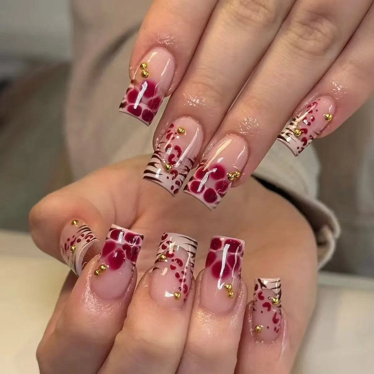 24PCS Gothic False Nails Dark Red Vine Pattern Medium Coffin Press on Nail Sticker Sweet Cool Glossy French Fake Nail Spice Girl