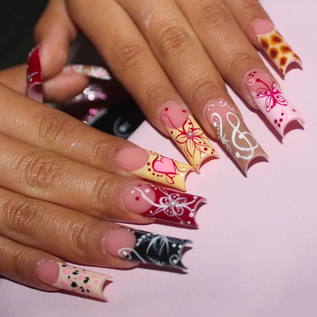 24pcs Sweet Cool French Style False Nails Wave Point Flower Designs Spicy Girl Press On Nails Medium Coffin European Fake Nail