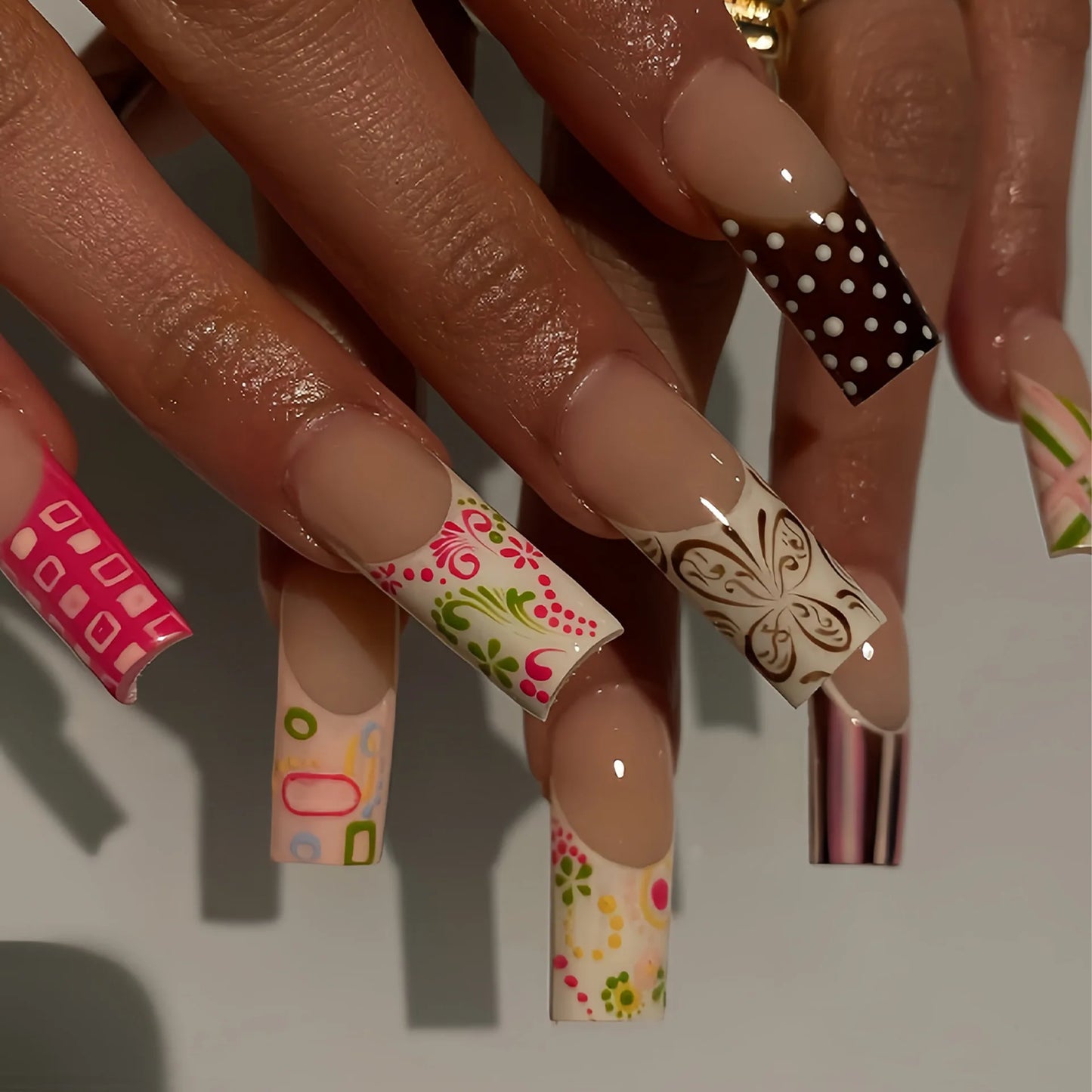 24pcs Sweet Cool French Style False Nails Wave Point Flower Designs Spicy Girl Press On Nails Medium Coffin European Fake Nail