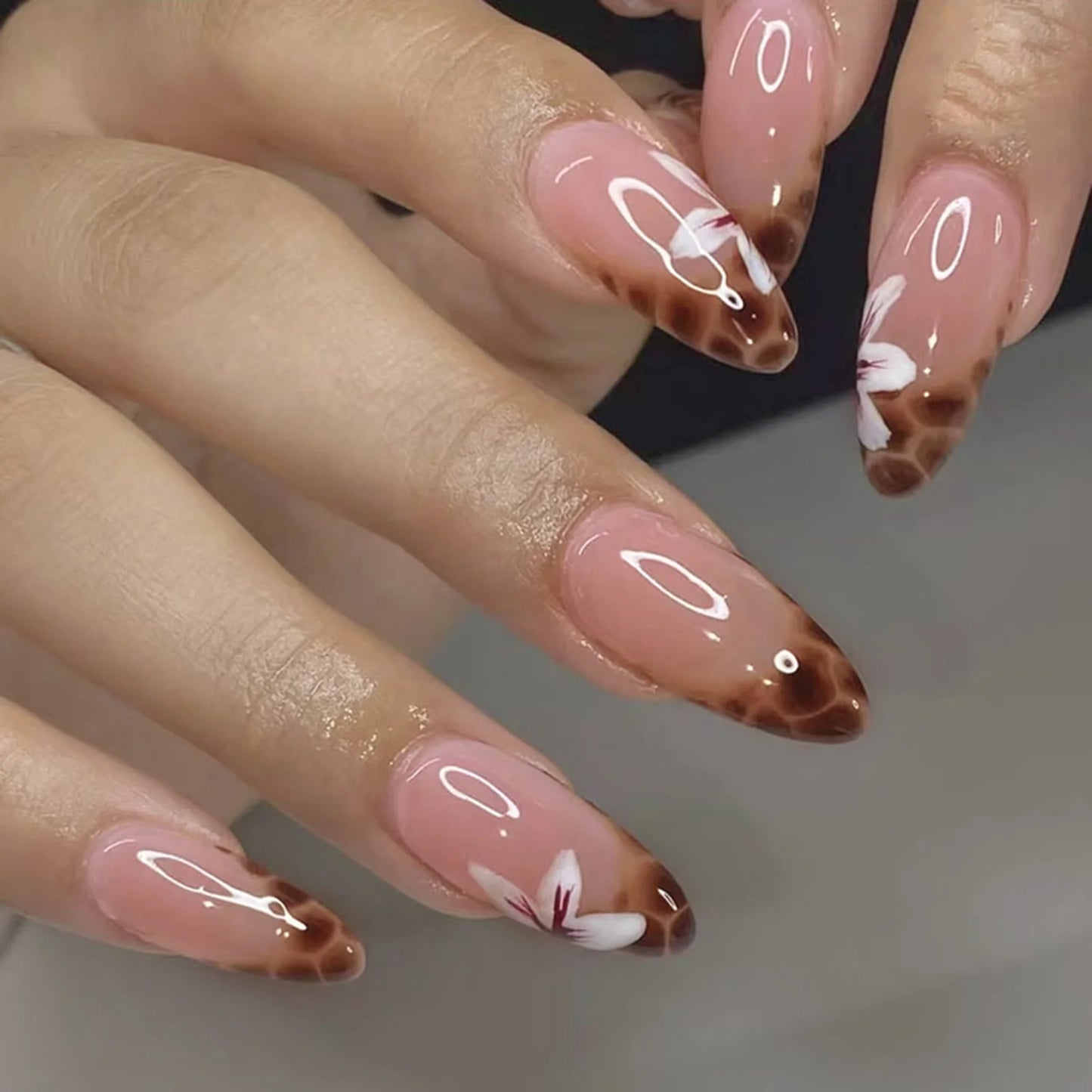 24Pcs Fairy White Flower Fake Nails Pink French Tip Press on Nails Short Square Wearable False Nail for Women Girls DIY Manicure