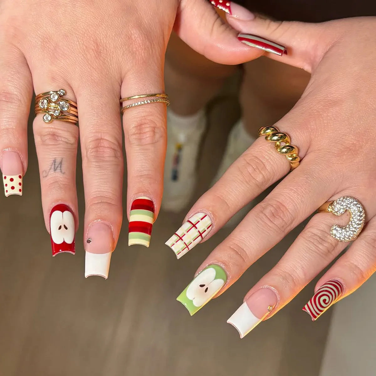24pcs Sweet Cool French Style False Nails Wave Point Flower Designs Spicy Girl Press On Nails Medium Coffin European Fake Nail