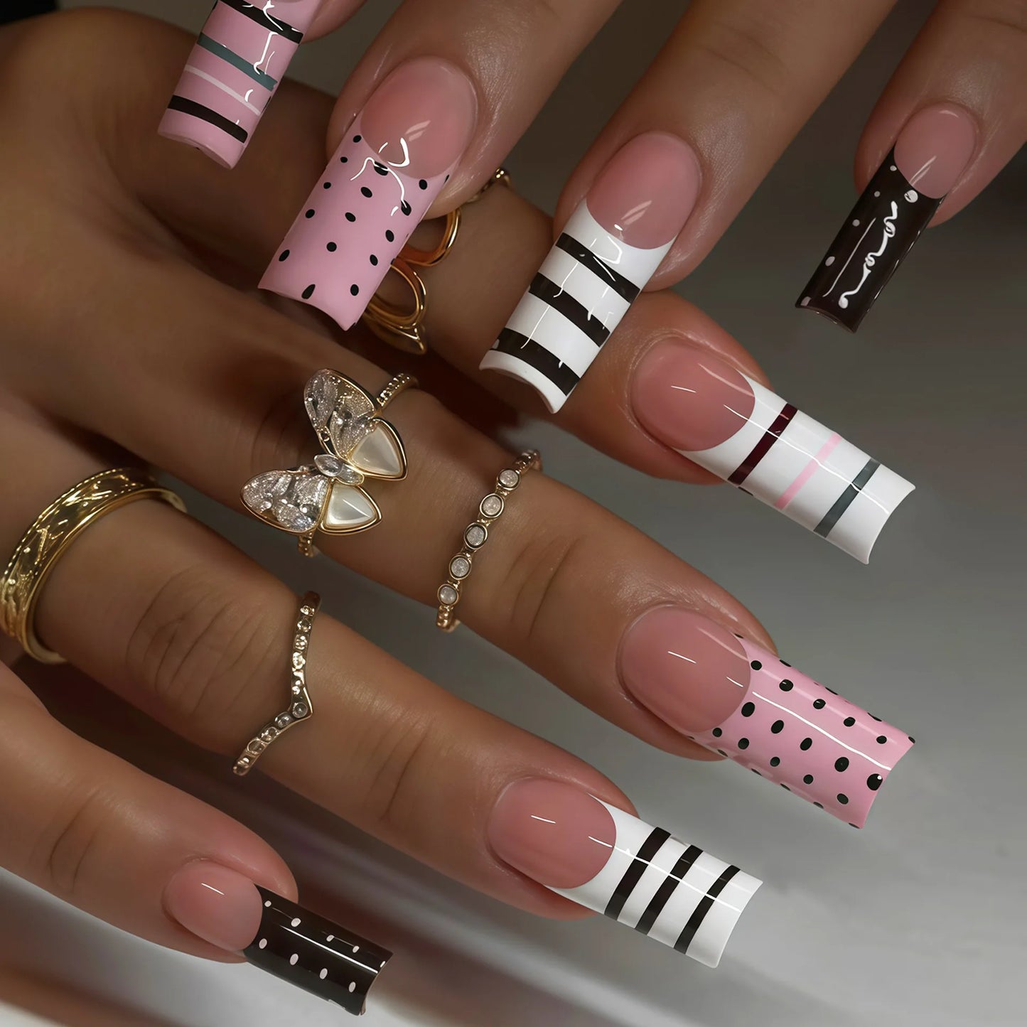 24pcs Sweet Cool French Style False Nails Wave Point Flower Designs Spicy Girl Press On Nails Medium Coffin European Fake Nail